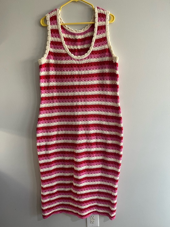Kitri Dresses & Skirts - Kitri Red Pink White Sleeveless Striped Crochet Womens Sheath Midi Sweater Dress